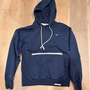 Nike Men’s Standard Issue Hoodie - small